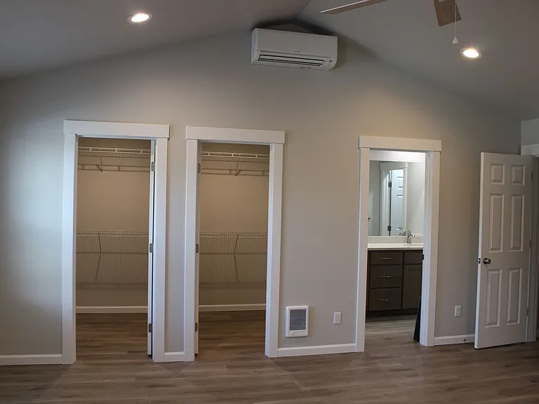14916 Canyon Rd E — Photo 35
