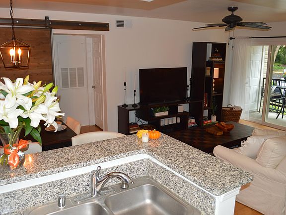 5th image of 3304 Wyndham Cres #137