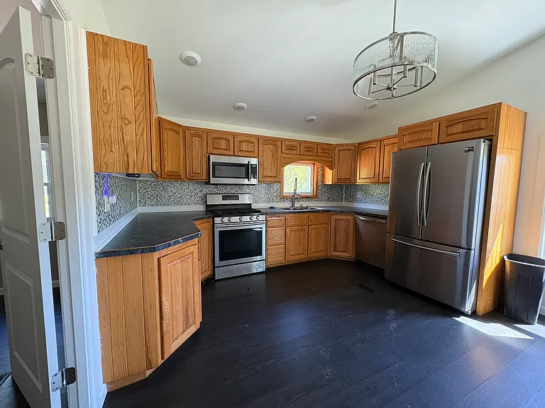 326 S Meridian Rd — Photo 2