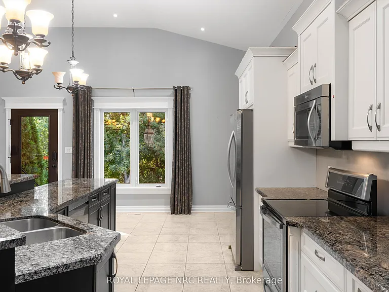 7 Sapphire Ct N — Photo 7