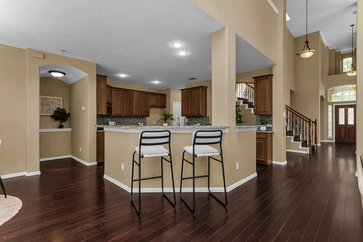 4 bed, 3.5 bath, 3980 sqft, $3,900 — Photo 3