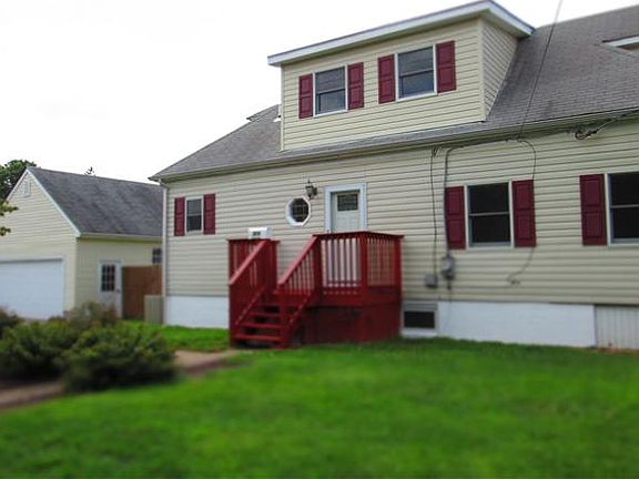 2nd image of 300 Matthes Ave