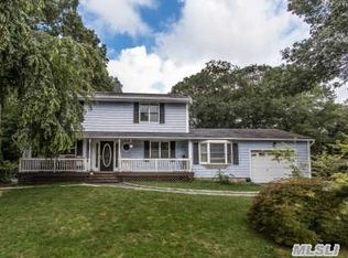 11 Duffield Rd, Coram, NY 11727