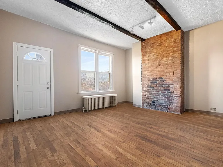 4431 Howley St — Photo 3