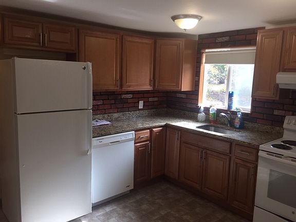 3rd image of 125 Royal Dane Ln APT 15