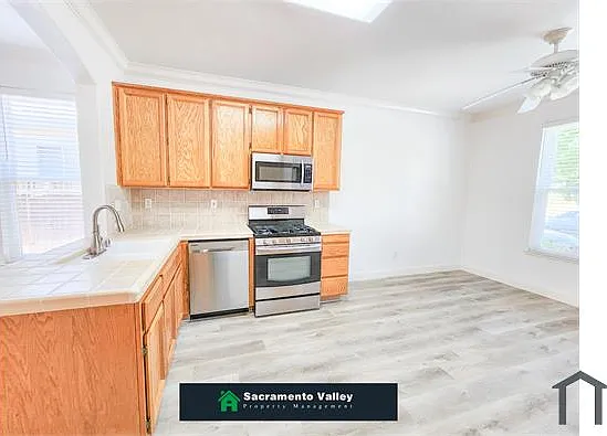 1901 Yarnell Way — Photo 8