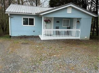 2207 Haystack Rd, Mount Airy, NC 27030