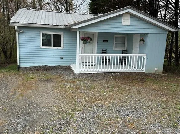 2207 Haystack Rd, Mount Airy, NC 27030