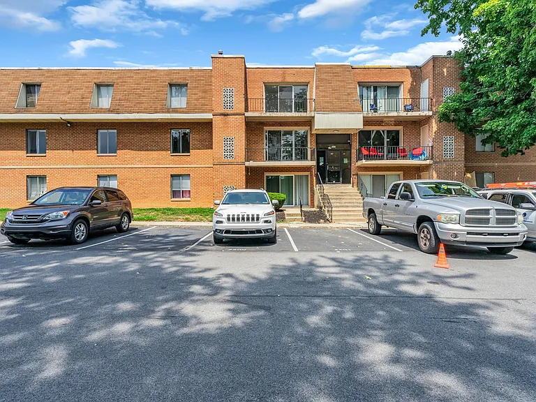 Ambassador Apartments — Photo 30