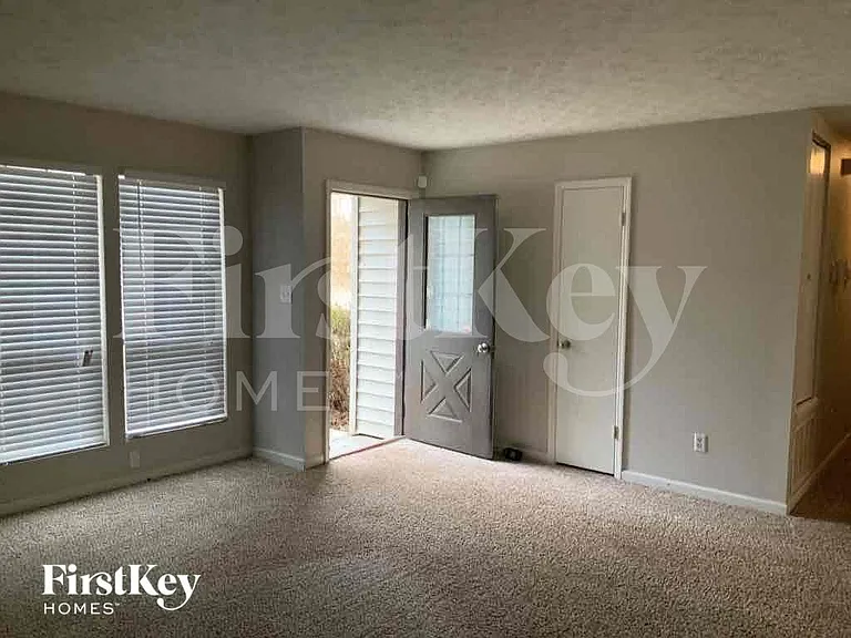 3907 Wood Path Dr — Photo 4