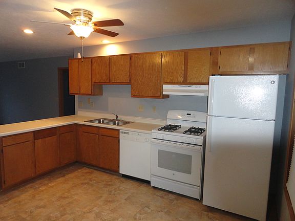 2nd image of 810 Lathrop Ter APT 03