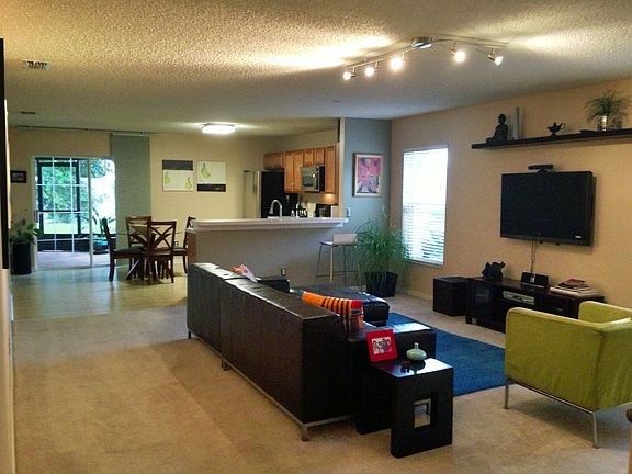 4th image of 3251 Amberley Park Cir