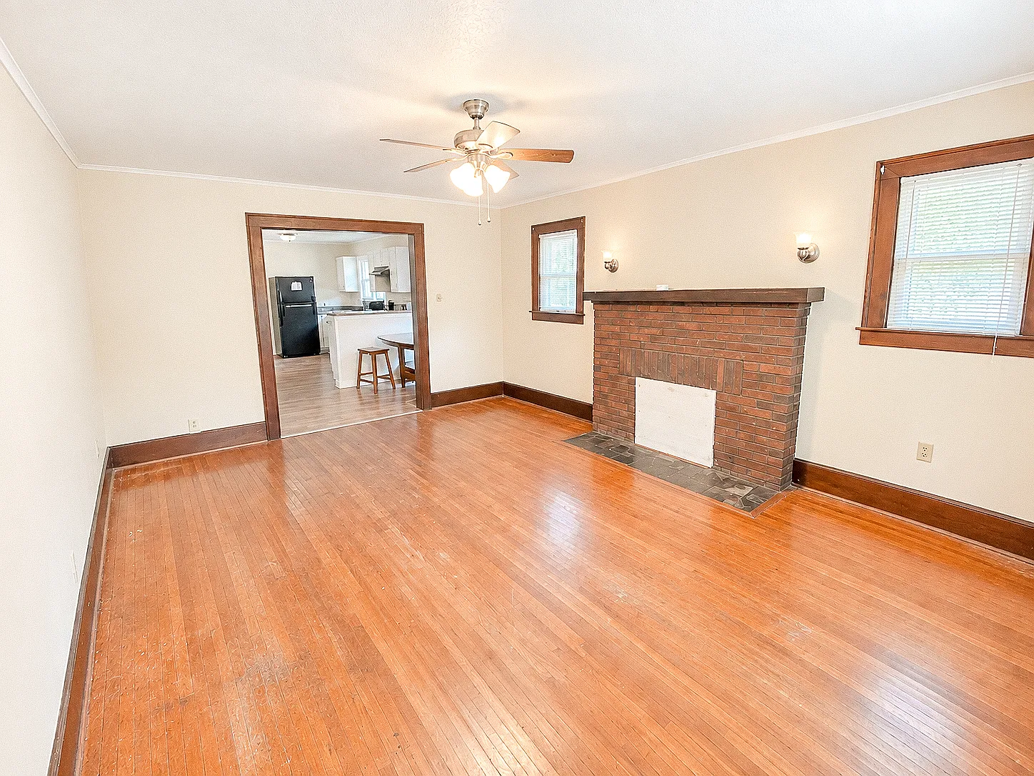 3 bed, 988 sqft, $2,175 — Photo 2