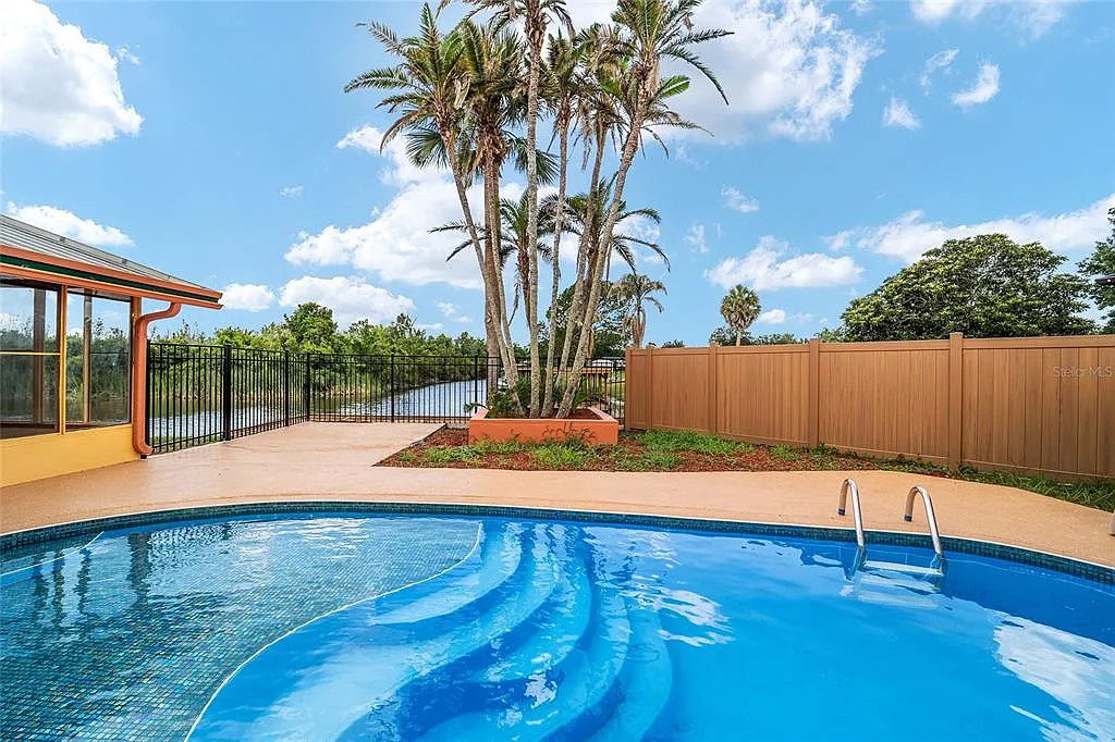 2 bed, 2.0 bath, 1650 sqft, $3,000 — Photo 3