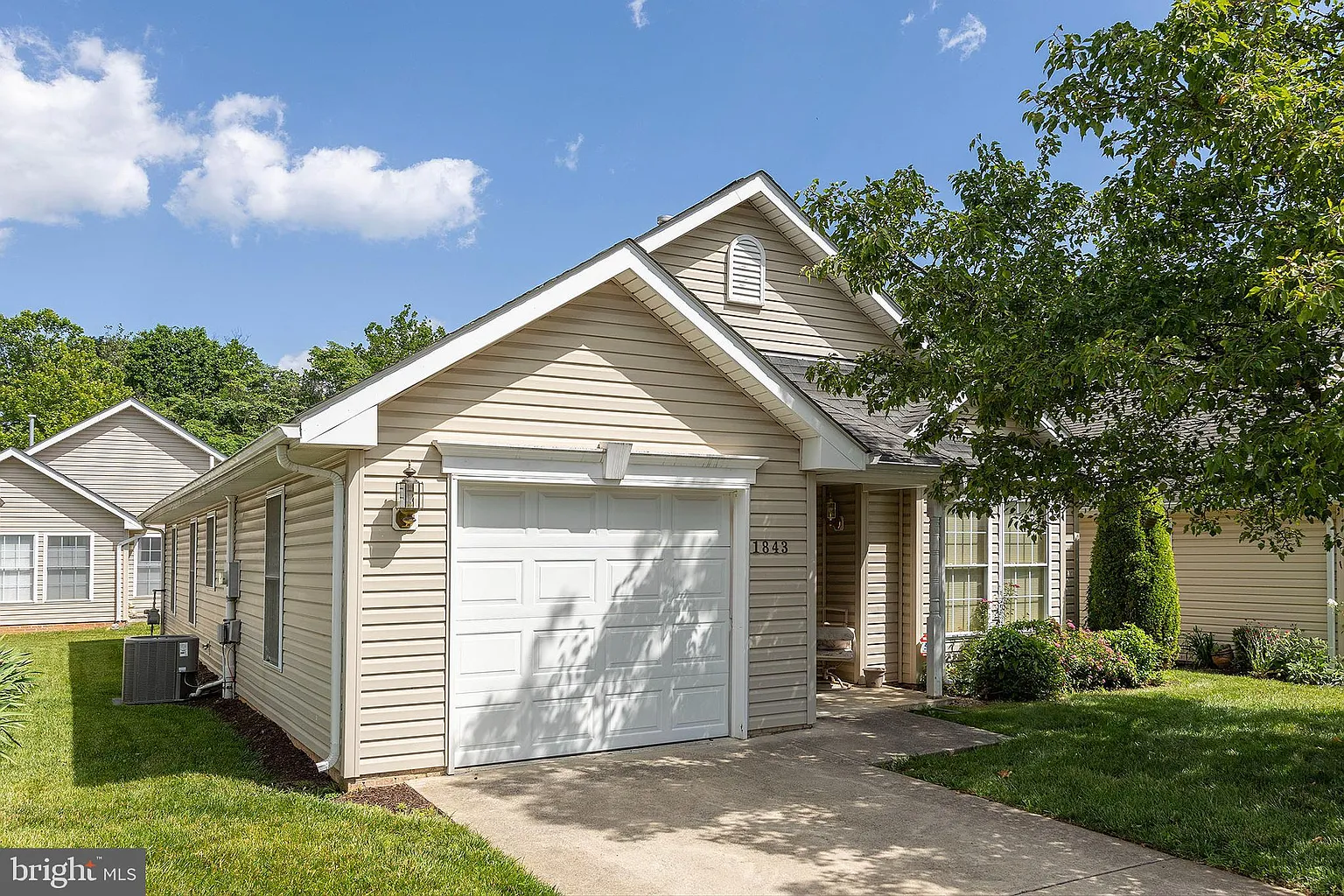 1843 Melvor Ln photo 1