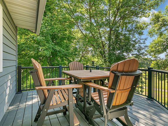3rd image of 118 River Oaks Dr