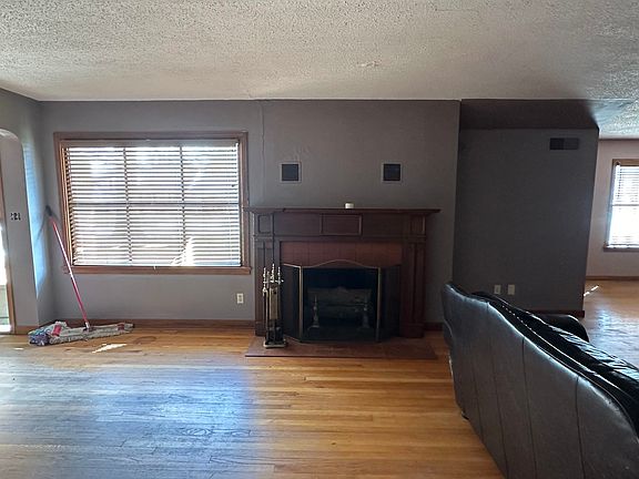 5th image of 814 W Illinois Ave