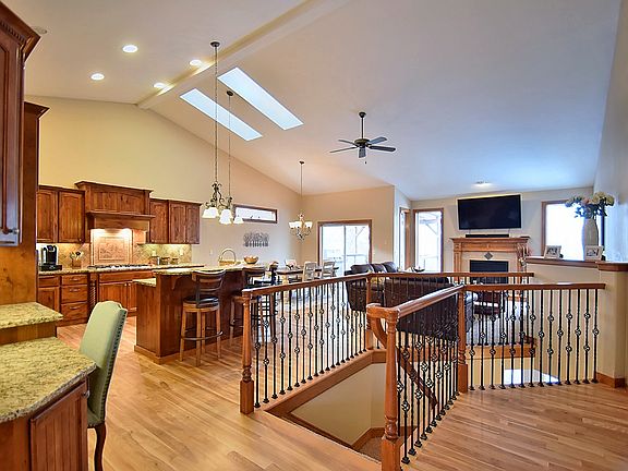 2nd image of 5810 S Laurelcrest Ct