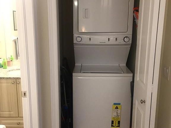 3rd image of 216 Oak Park Blvd #409