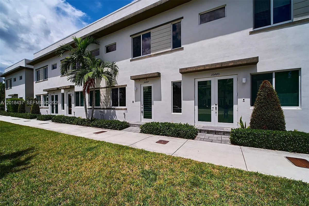 Building Photo - 10447 NW 66th St