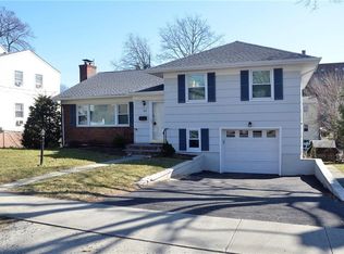 24 3rd Ave, Pelham, NY 10803