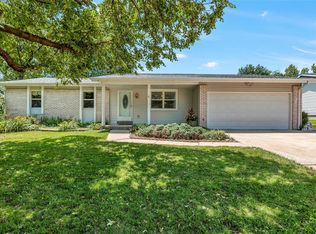 621 Lime Rock Dr, Saint Charles, MO 63304