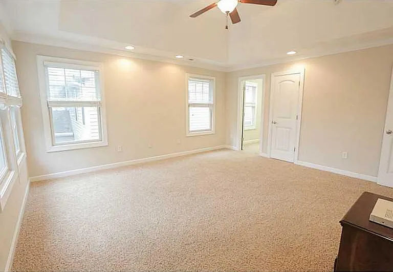 1325 Buckingham Ave — Photo 4