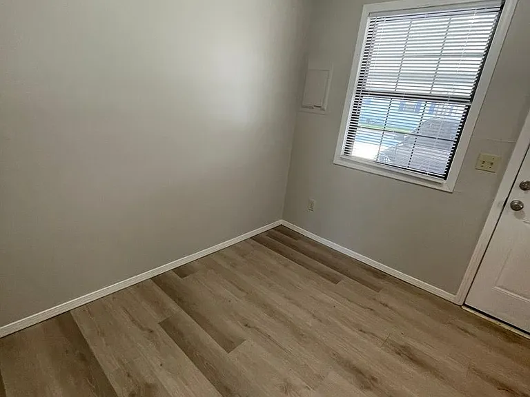 521 N Oak Grove Ave #B — Photo 26