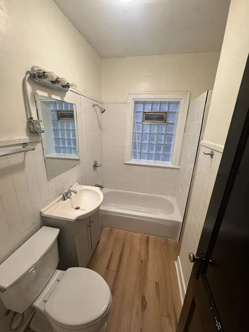 8046 S Langley Avenue — Photo 4