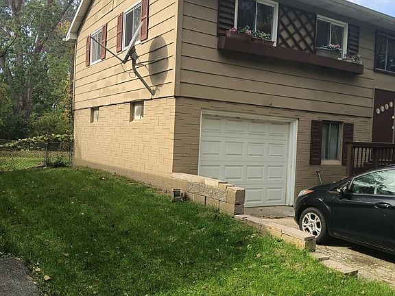 5th image of 2738 Benton St