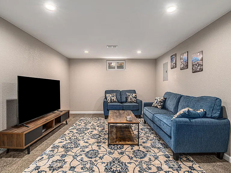 Beach Ct — Photo 15
