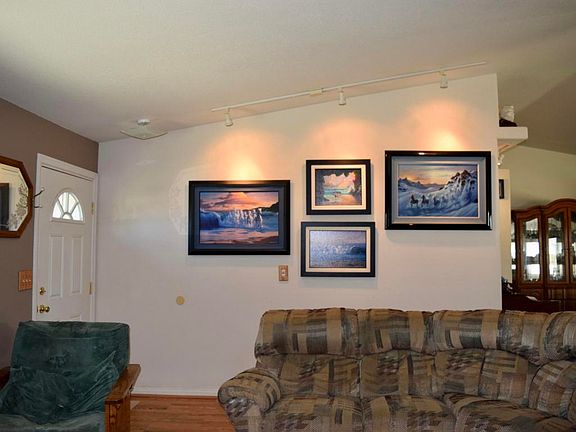 5th image of 10533 E Avenue S
