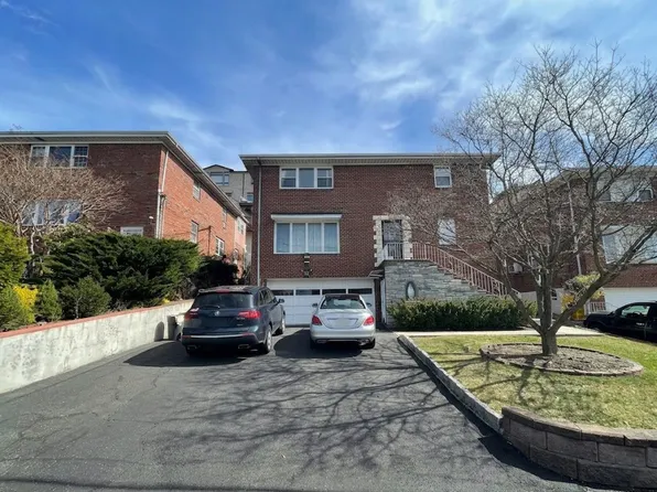 218 11th St #1, Palisades Park, NJ 07650