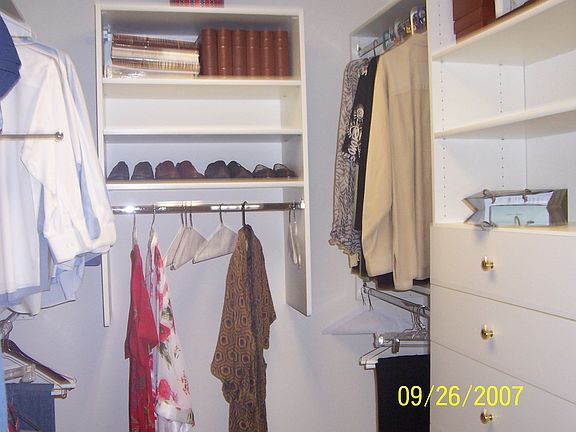 CLOSET ORGANIZER