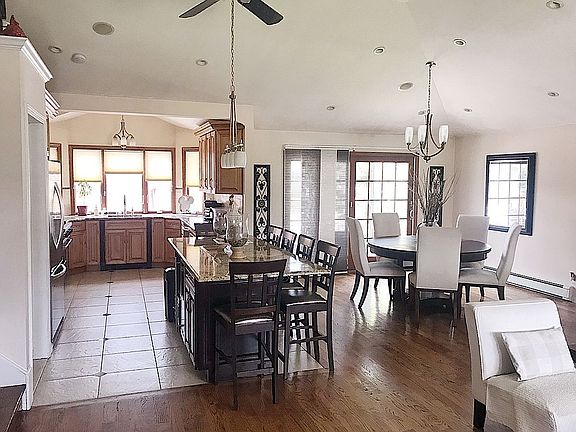 4th image of 80 Leona Ct