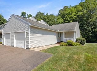 108 Dibble Hollow Ln #108, Windsor Locks, CT 06096