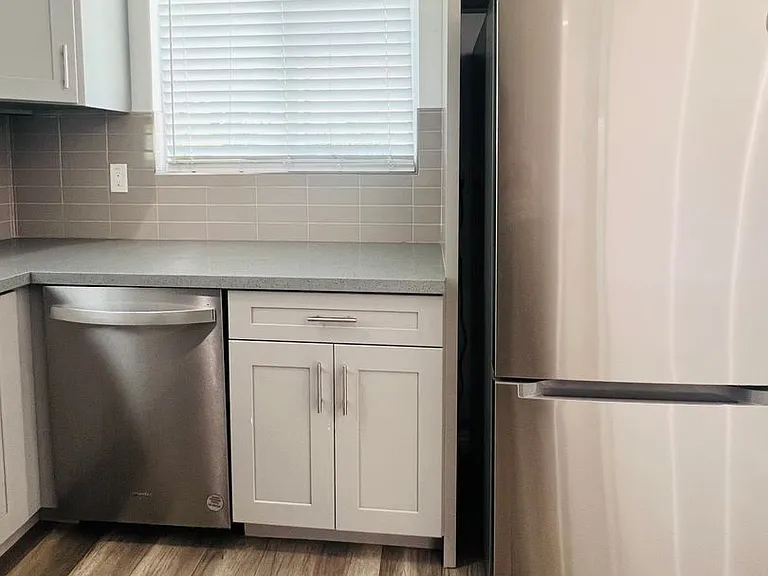 1830 W Bernardy Pl #B — Photo 10