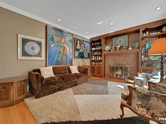 4th image of 1334 Pennington Rd