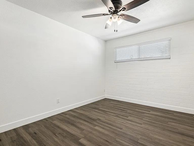 2539 W Pierson St — Photo 17