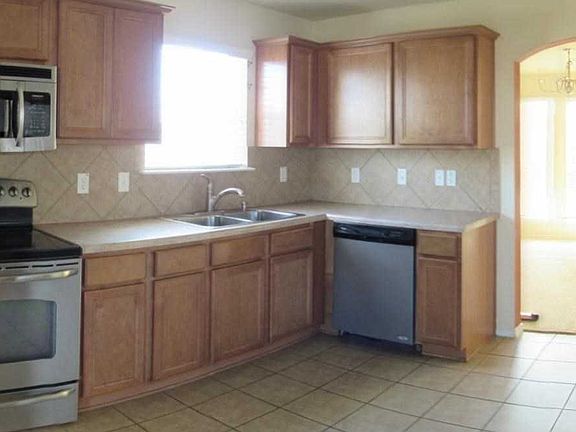 4th image of 2110 Ryan Dr