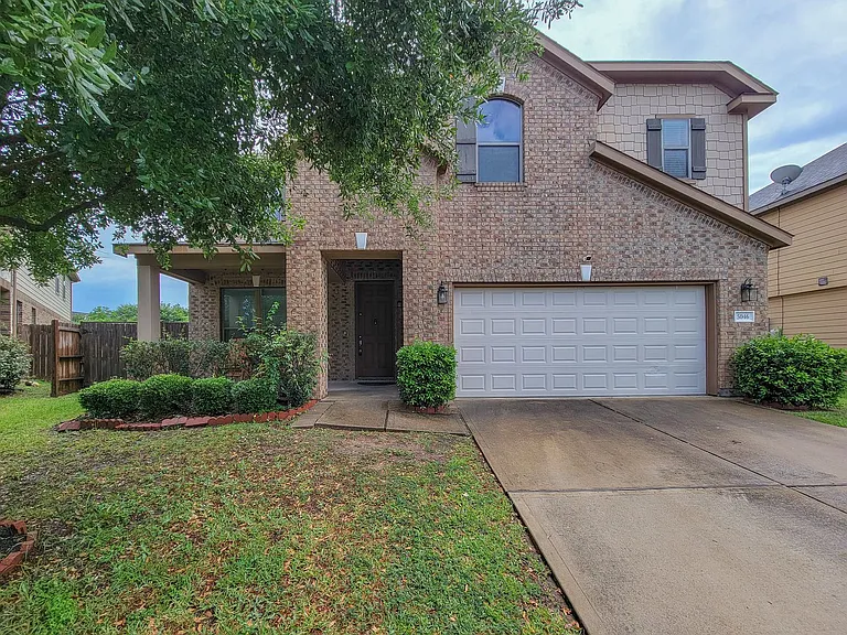 5046 Longlane Dr — Photo 2