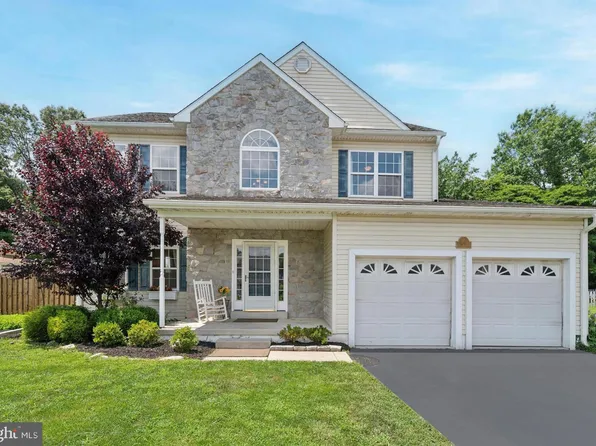 691 Willow Bend Dr, Swarthmore, PA 19081