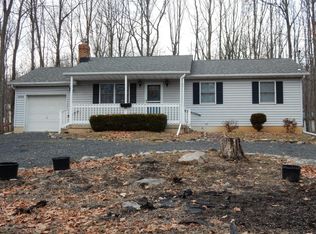 8866 Robinhood Dr, Kunkletown, PA 18058