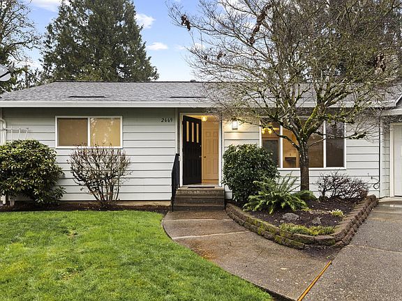 4th image of 2669 SE Alder St