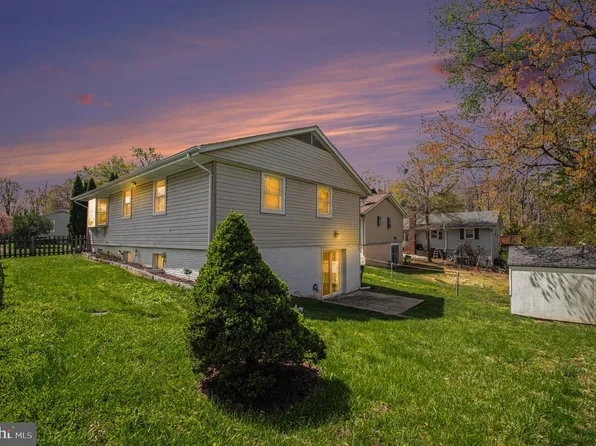 12698 Greenhall Dr, Woodbridge, VA 22192