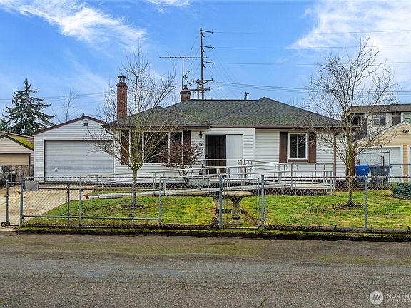 2nd image of 18 Oak Park Drive SW