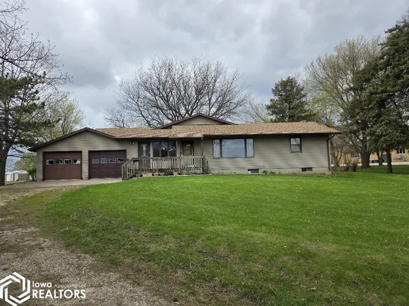 704 Lake St, Blairsburg, IA 50034