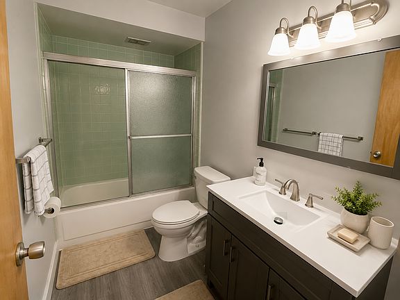 5th image of 543 Church St APT 2