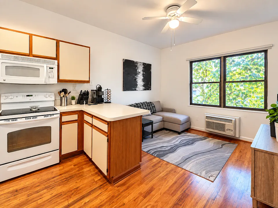 356 1st St #3R