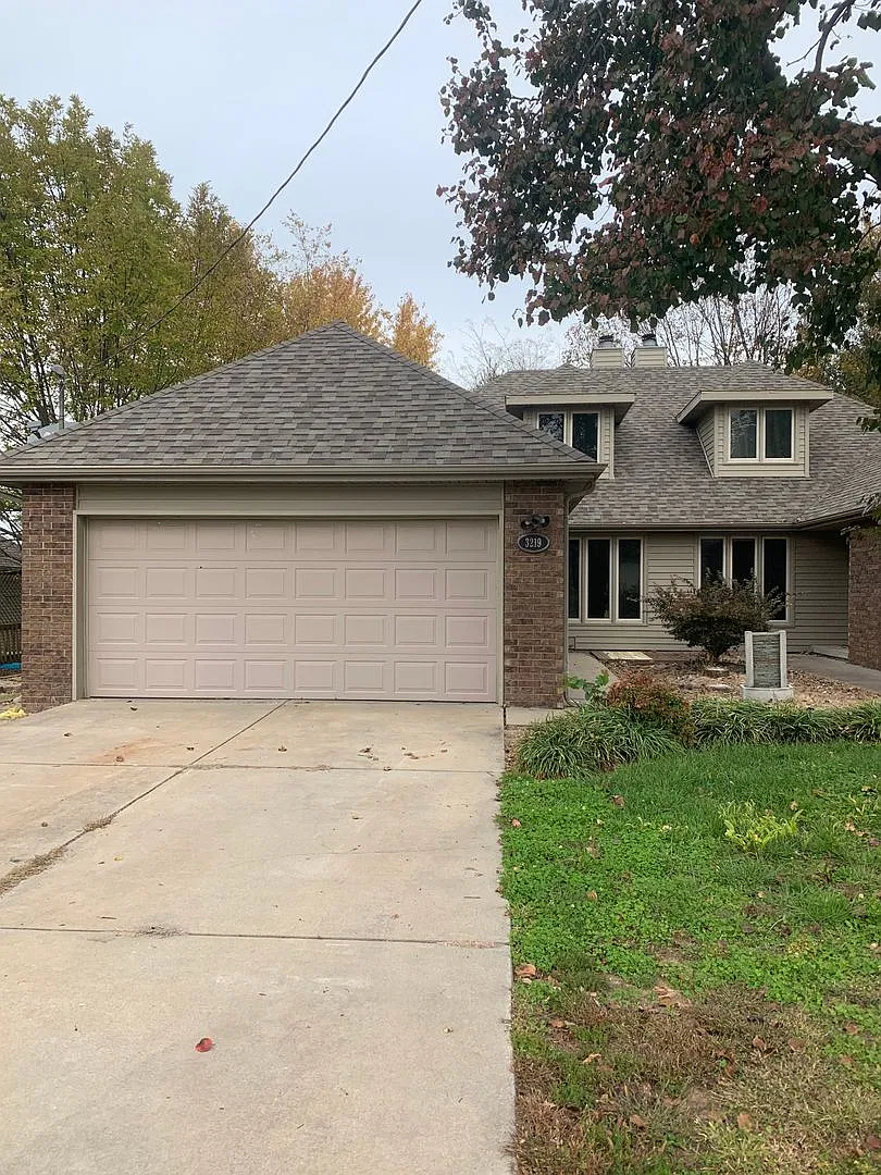 Beautiful 3-bedroom 3 full bathroom patio home available now! — Photo 1